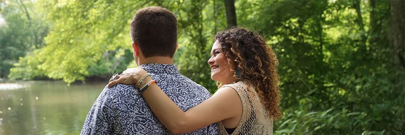 Familia sentada y unida